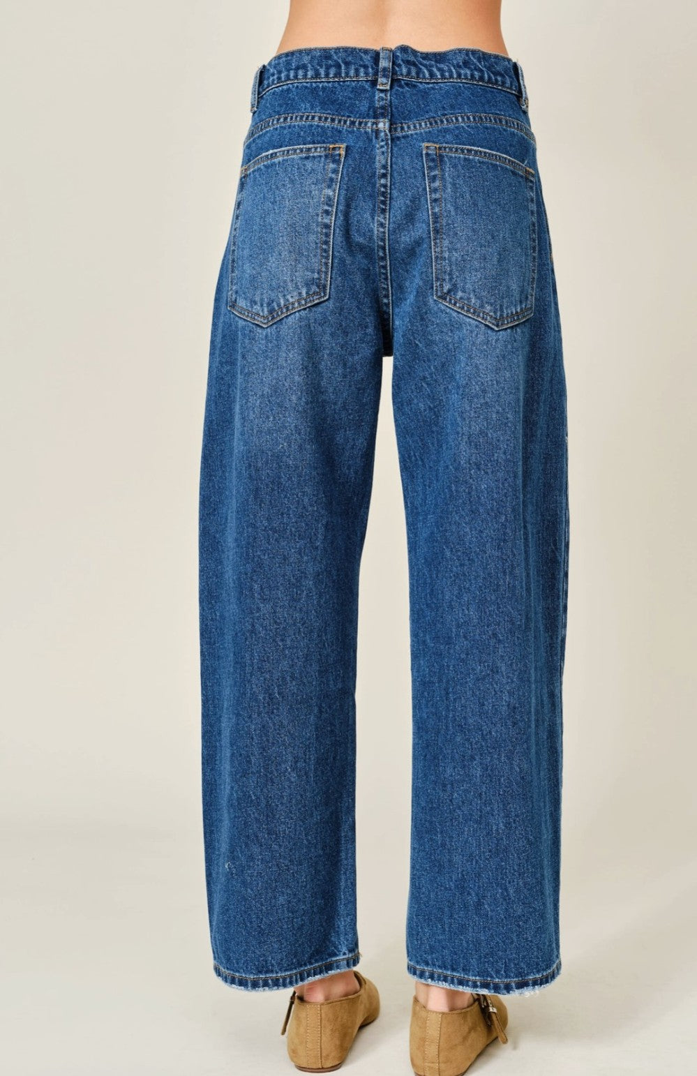 arron and amber Barrel Jeans|7777