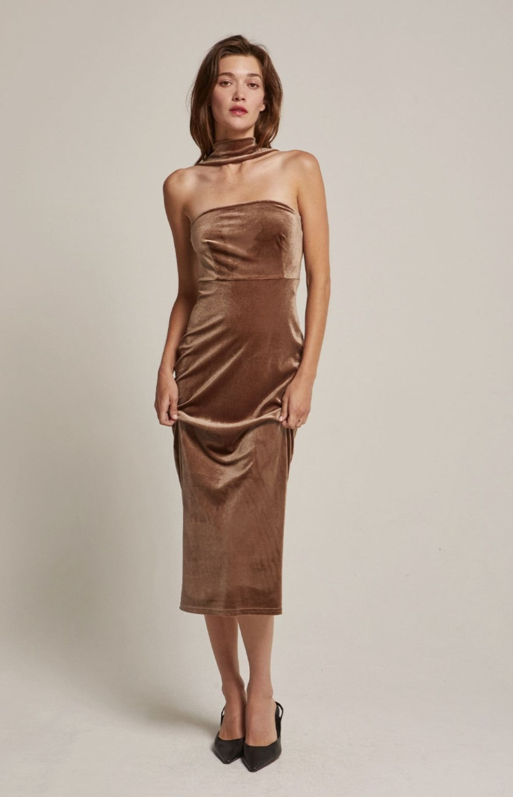 Mocha Halter Neck Velvet Tube Midi Dress|6879